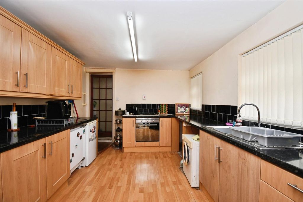 Property photo 3 of 13 28d8cc1c-U 20 2812 29.Jpg