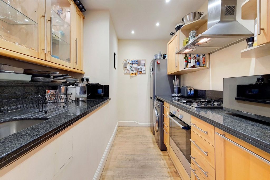 Property photo 3 of 6