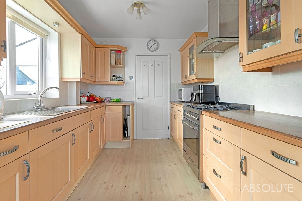 Property photo 3 of 31