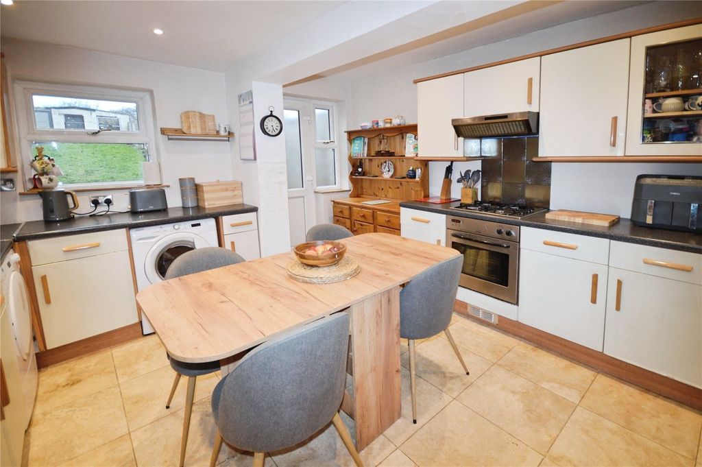 Property photo 2 of 16 Kitchen/Dining Room