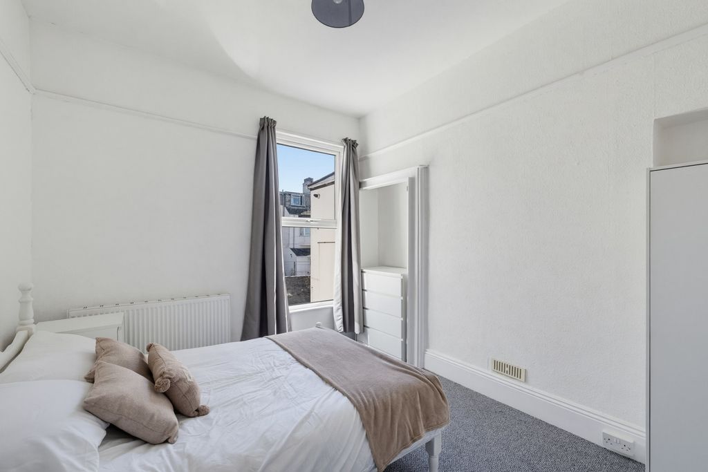 Property photo 2 of 7 0030