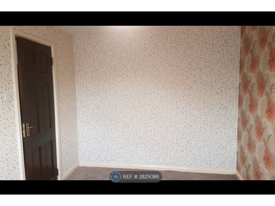 Property photo 3 of 30 Single Room Entrance Door