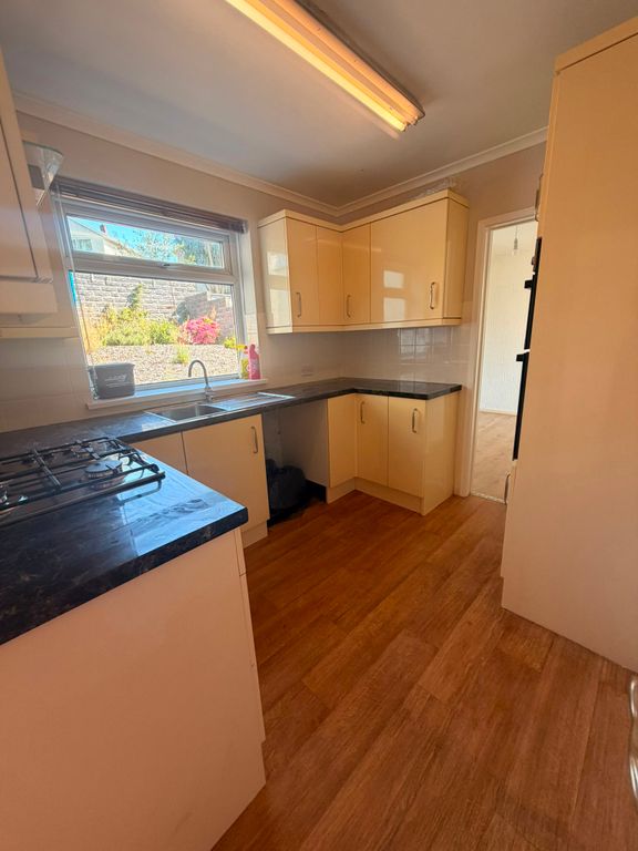 Property photo 3 of 10 Kitchen