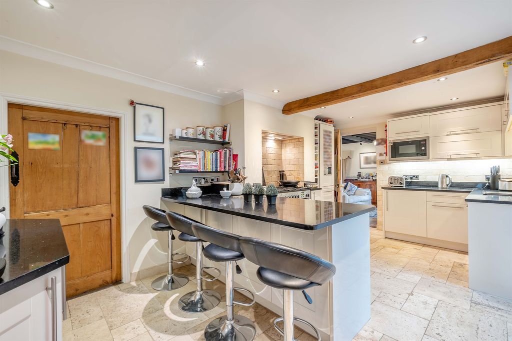 Property photo 2 of 20