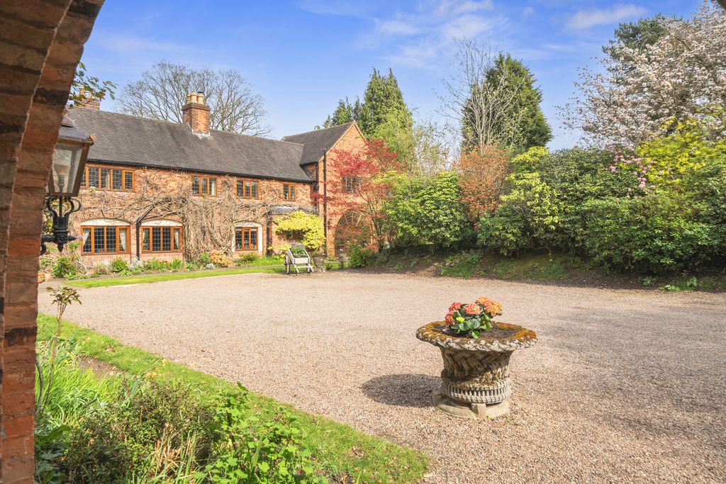 Property photo 2 of 28