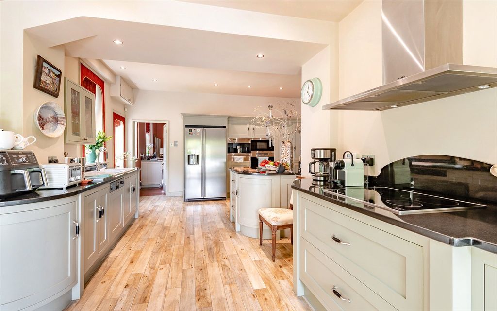 Property photo 3 of 21 Kitchen