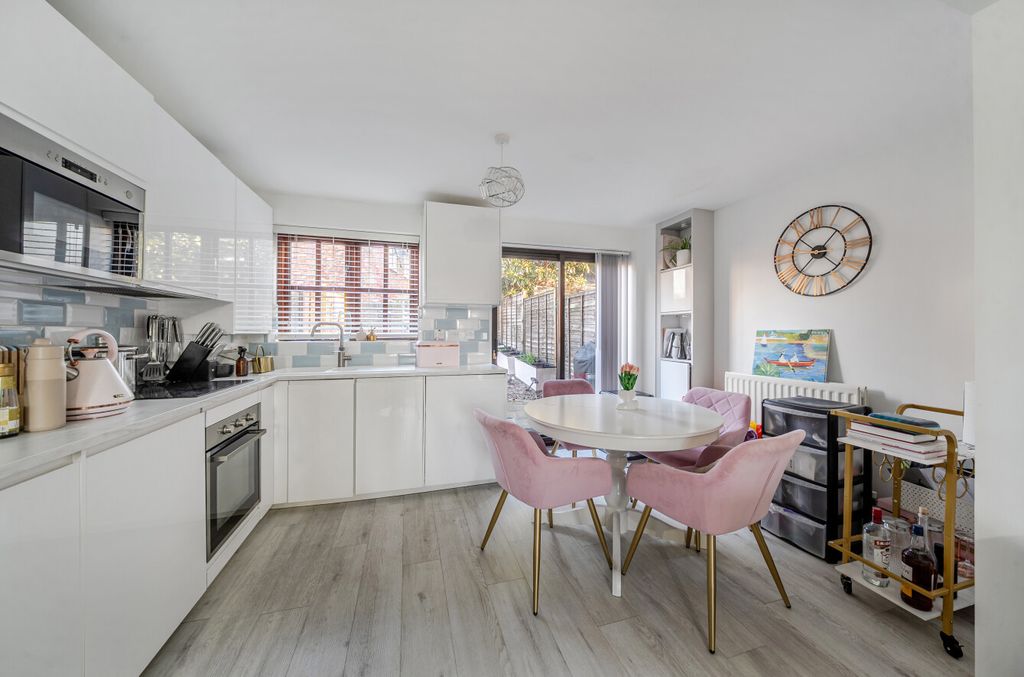 Property photo 2 of 17 1402365-13-697c84...