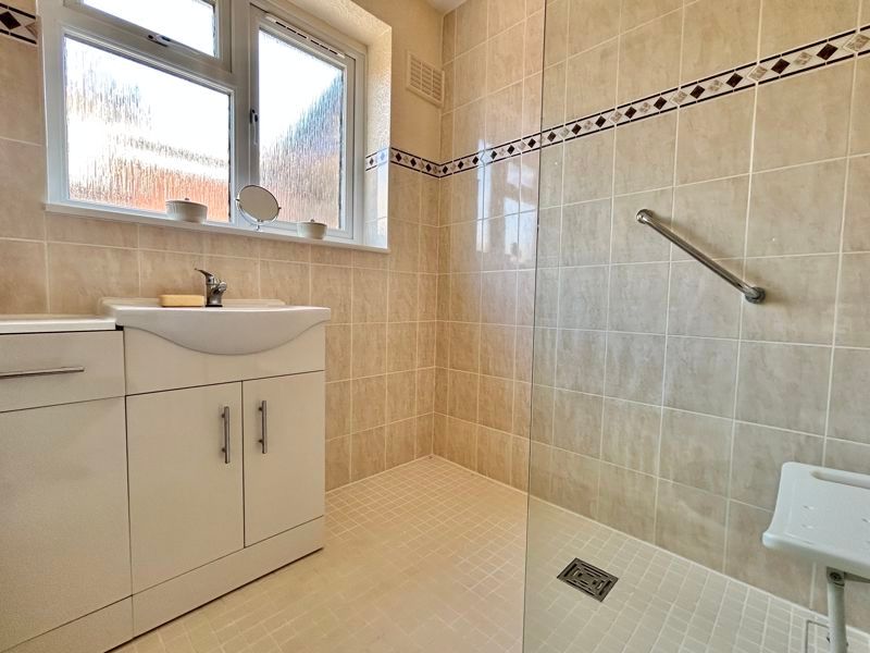 Property photo 3 of 17 Wet Room