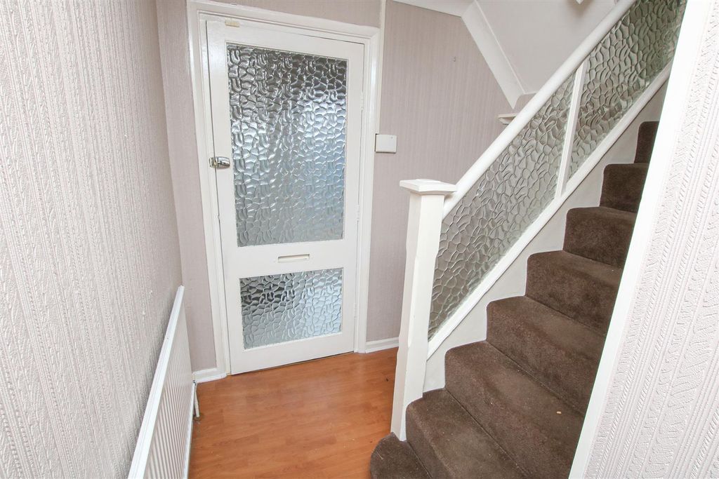 Property photo 3 of 16 Entrance Hall