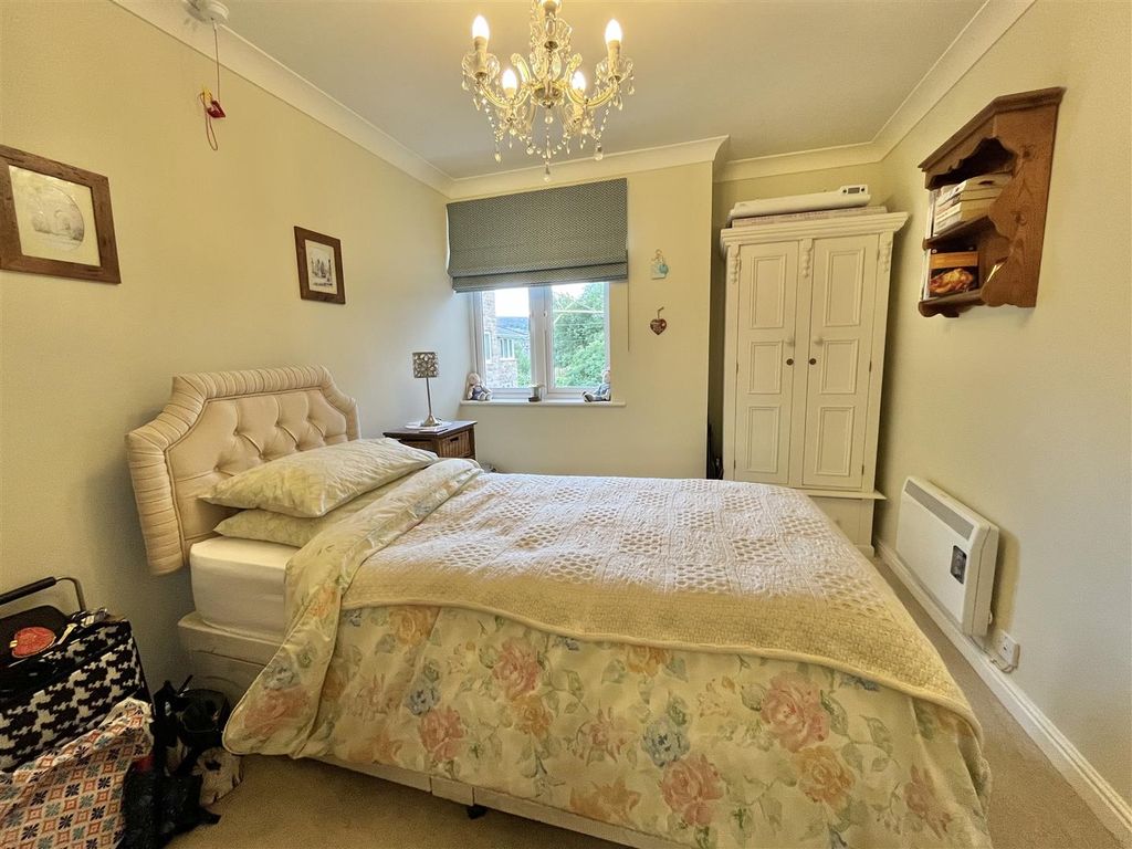 Additional image 8 of 2 bed flat for saleNorth Road, Glossop SK13