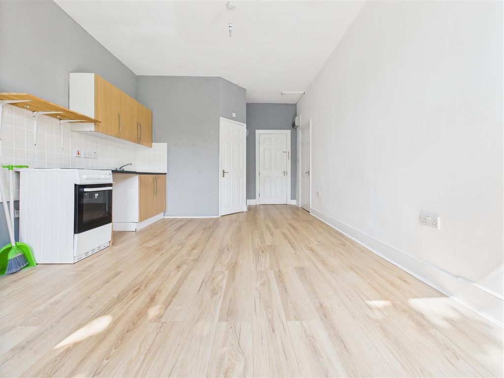 Property photo 2 of 6 Cam02489G0-Pr0201-Still003.Jpg