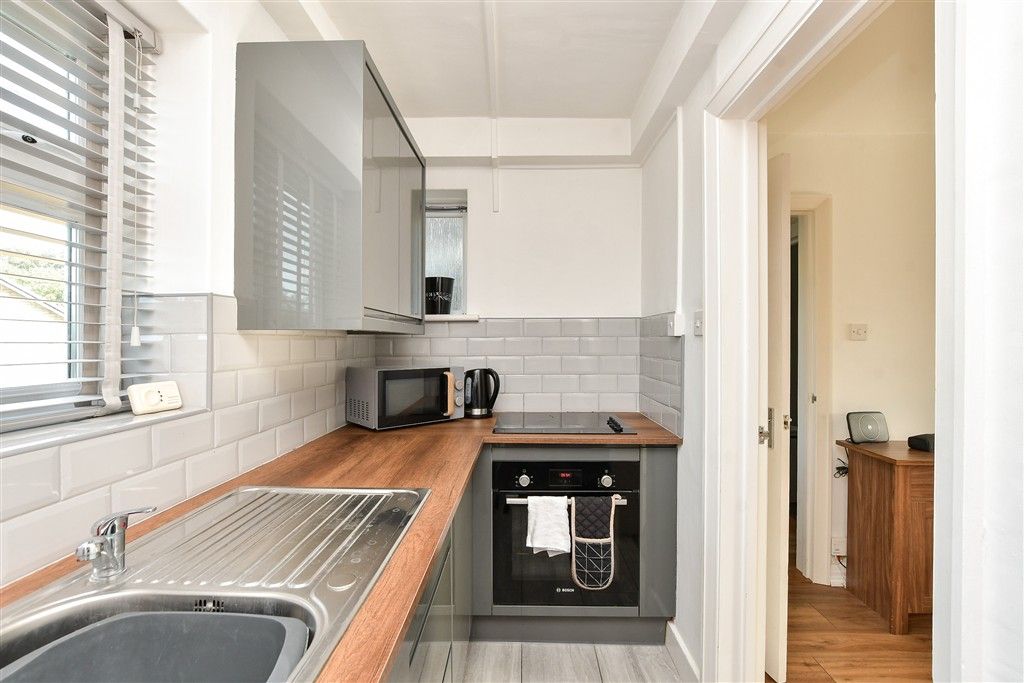Property photo 3 of 8 Kitchen