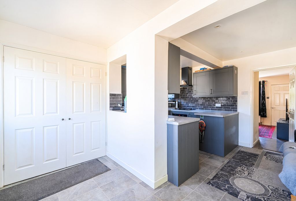 Property photo 3 of 14 1438695-16-69Ef3d...