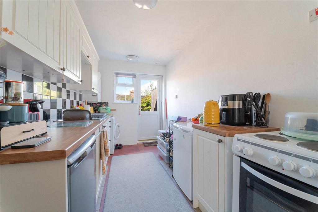 Property photo 3 of 9 Kitchen