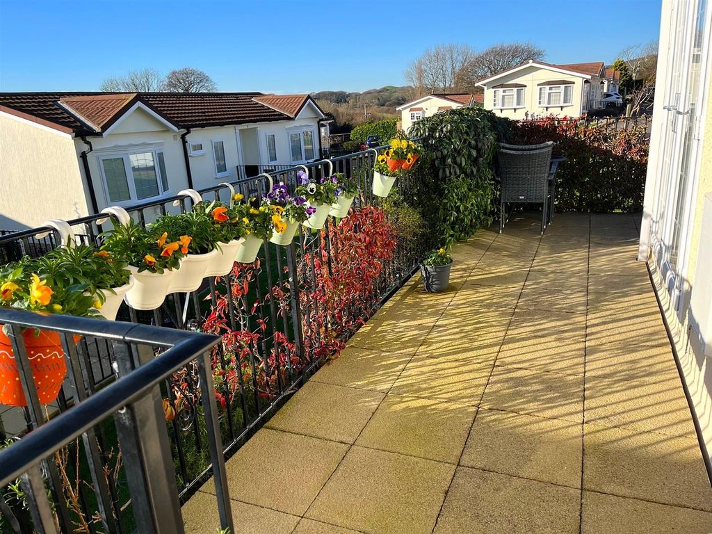 Property photo 2 of 16 4184 Terrace.Jpg
