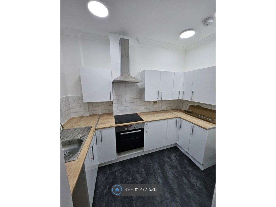 Property photo 2 of 9 Modern Kitchen