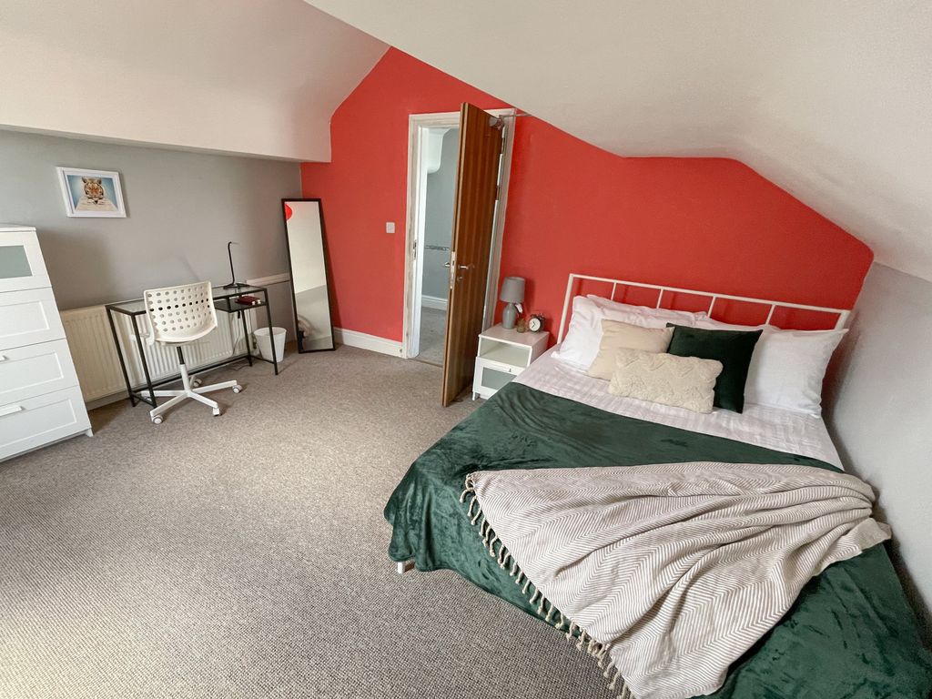 Property photo 2 of 10 47 Lorne