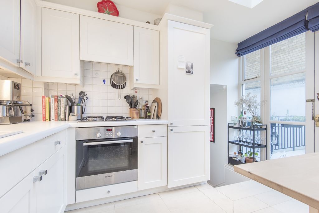 Property photo 3 of 12 Kitchen