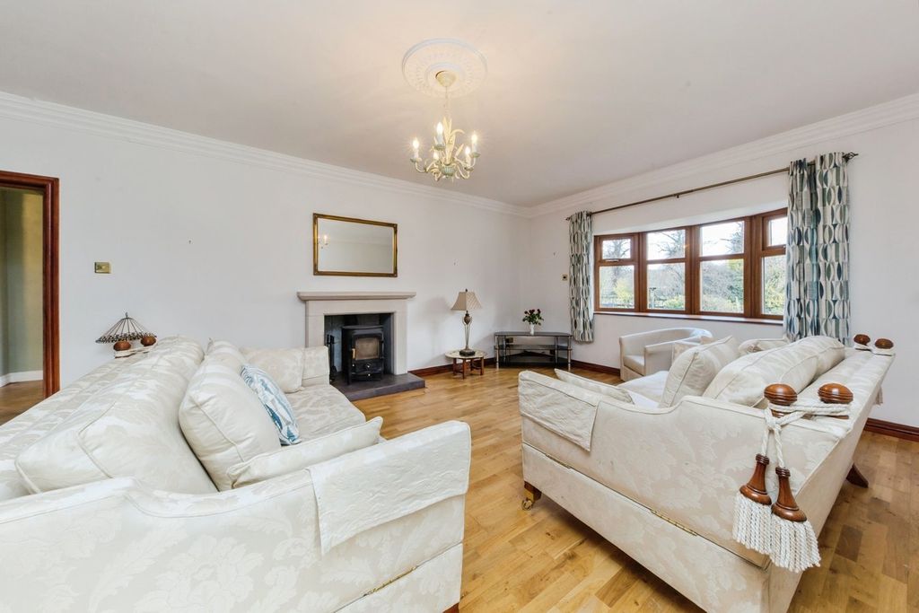 Property photo 2 of 35