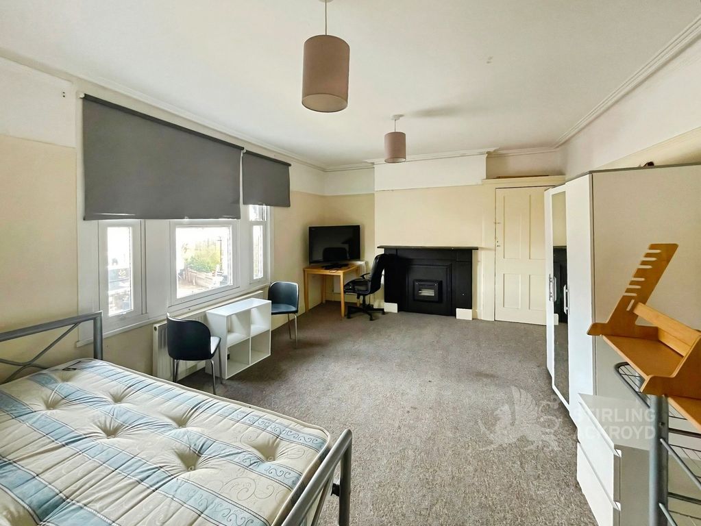 Property photo 1 of 10 Bedroom