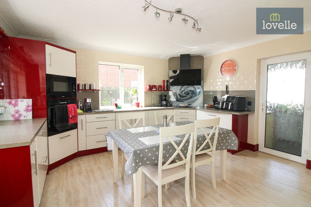 Property photo 3 of 27