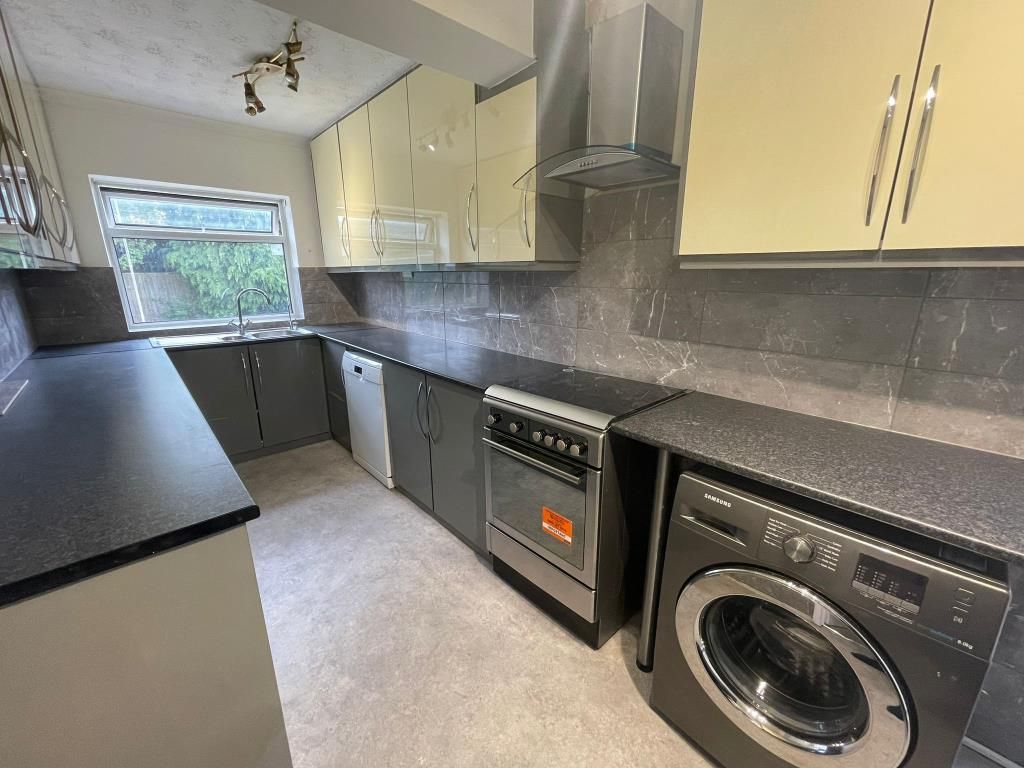 Property photo 3 of 10 Kitchen