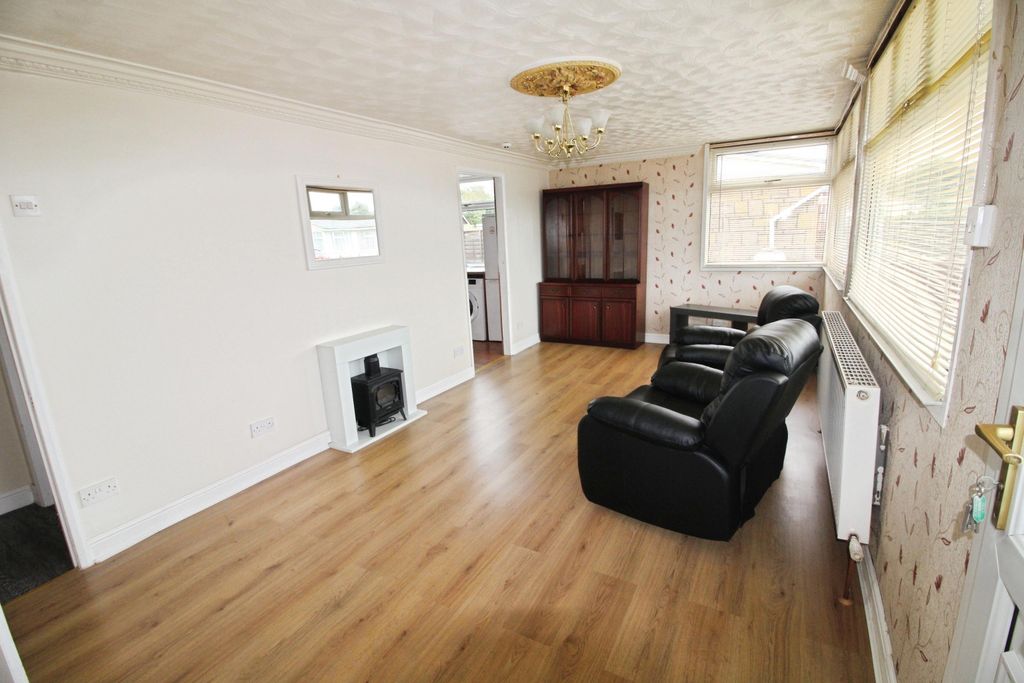 Property photo 2 of 19 Lounge