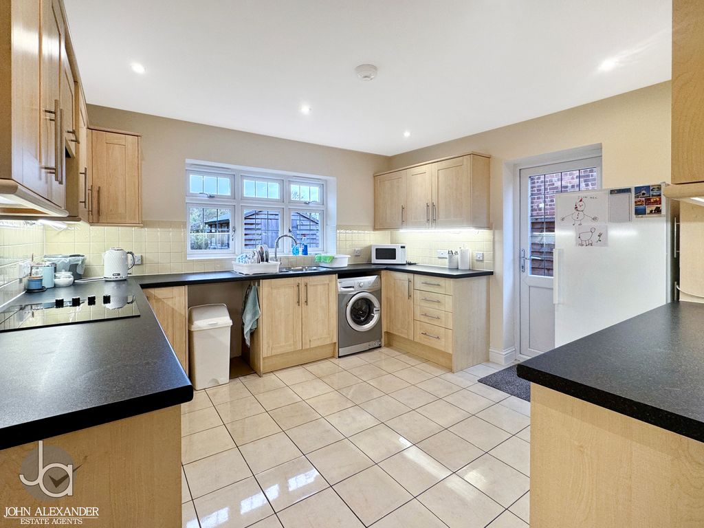 Property photo 3 of 14 20251124_134341226_0.0