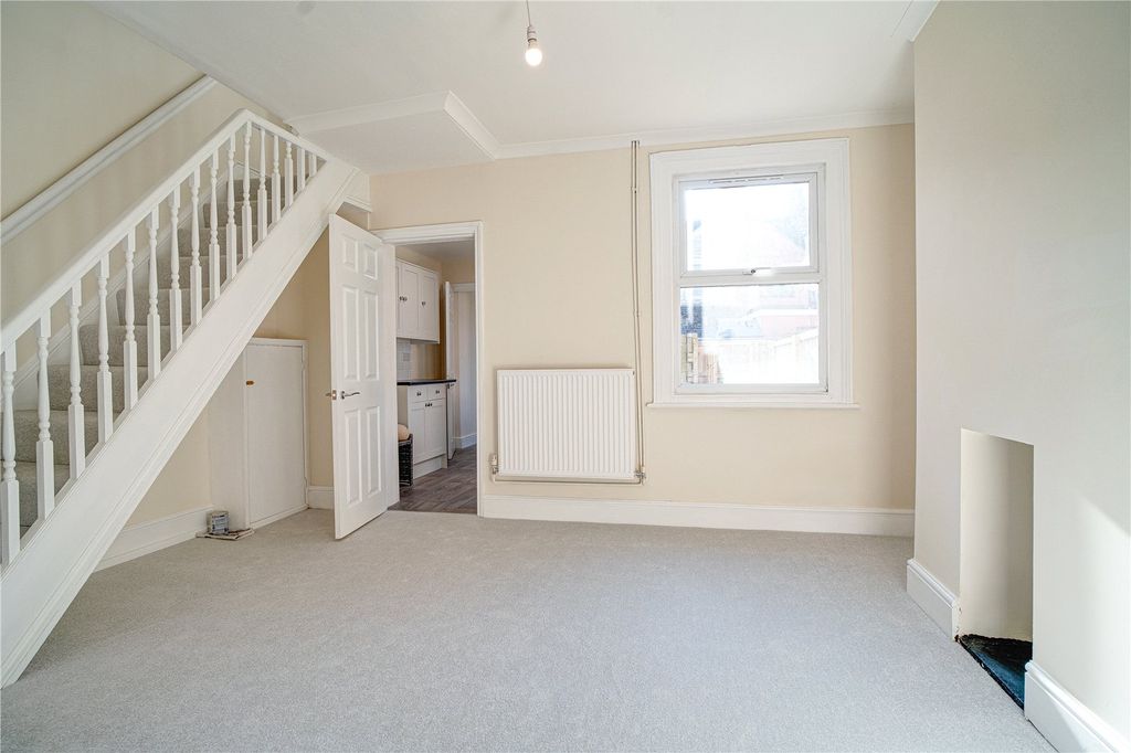 Property photo 3 of 11 Reception