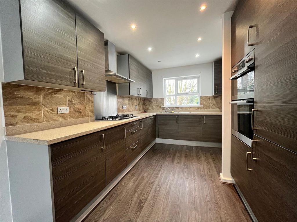 Property photo 3 of 26 Kitchen