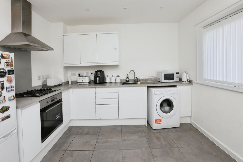 Property photo 3 of 15 Kitchen