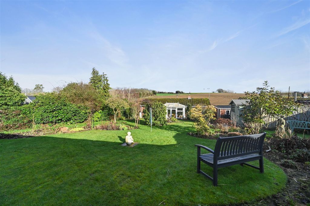 Property photo 3 of 17 Garden