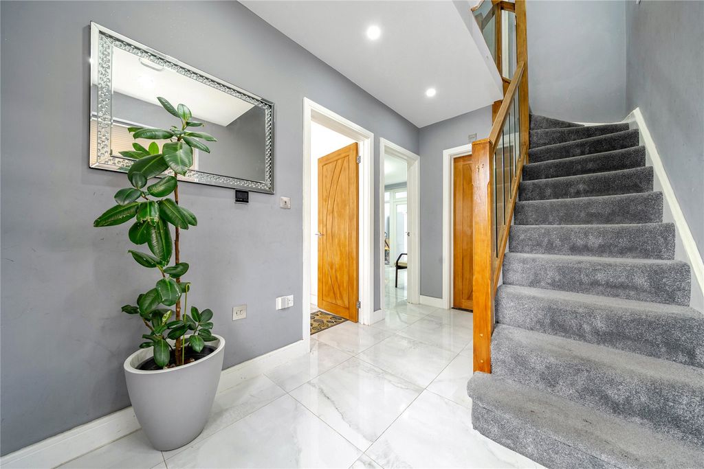 Property photo 2 of 21 Picture No. 13