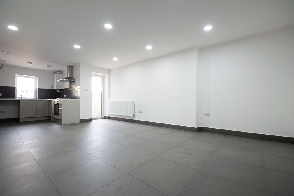 Property photo 3 of 16 Photo 3