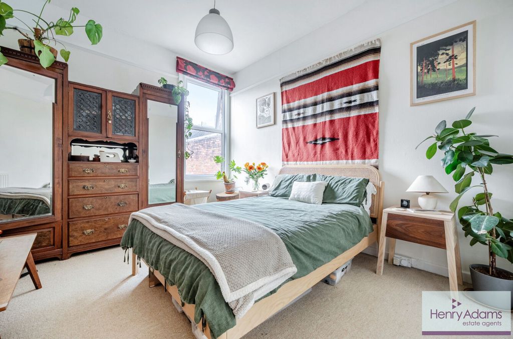 Additional image 4 of 2 bed flat for saleStation Road, Petersfield GU32