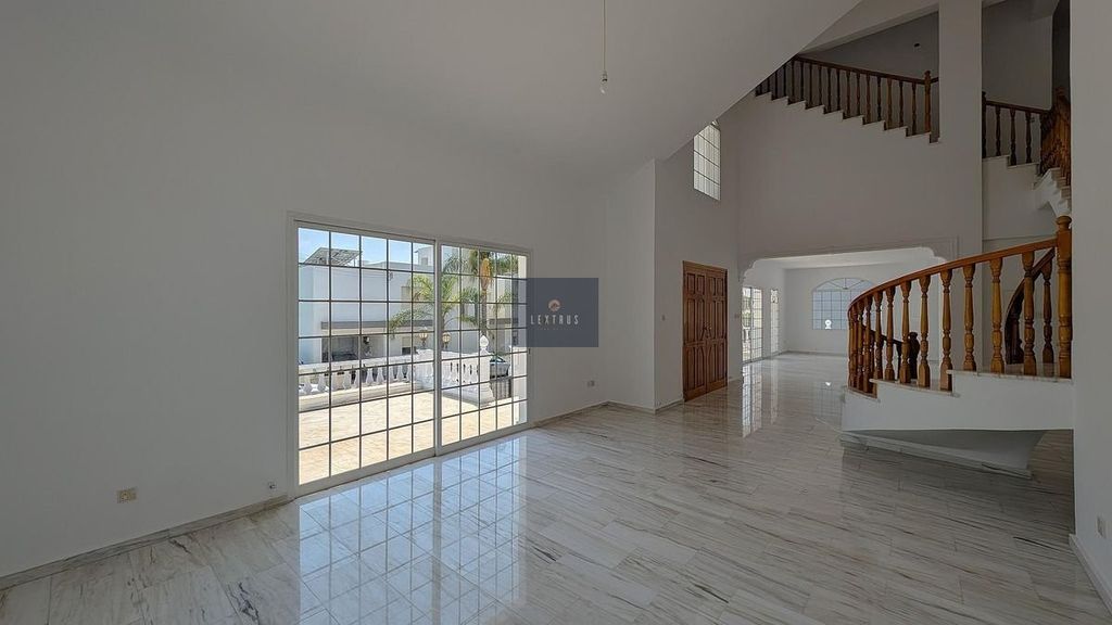 Property photo 3 of 28