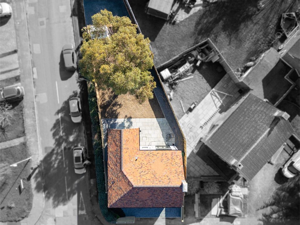 Property photo 2 of 33 4998623