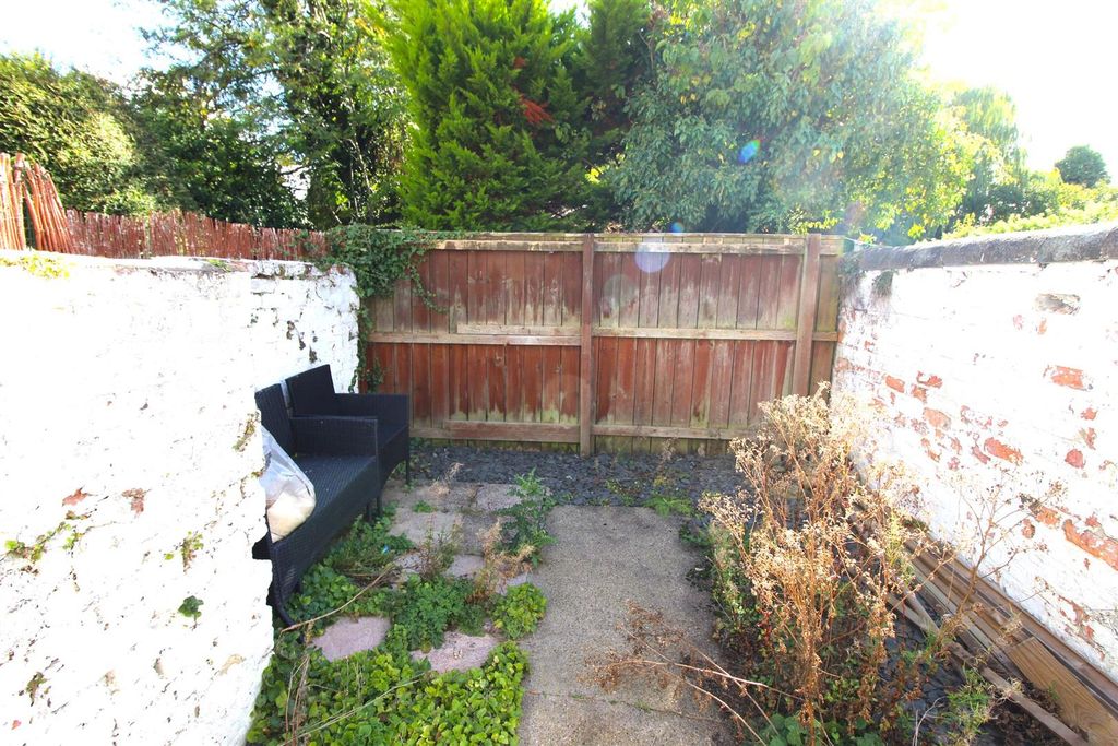 Property photo 3 of 7 Garden.Jpg