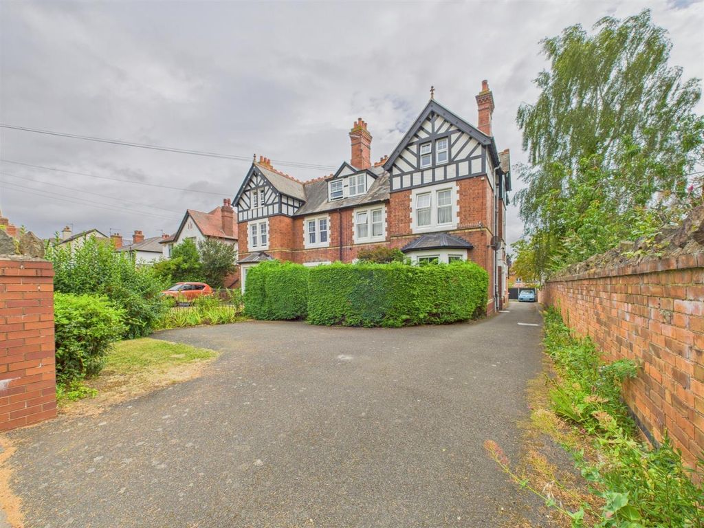 Property photo 1 of 7 Front Shot Manby.Jpg