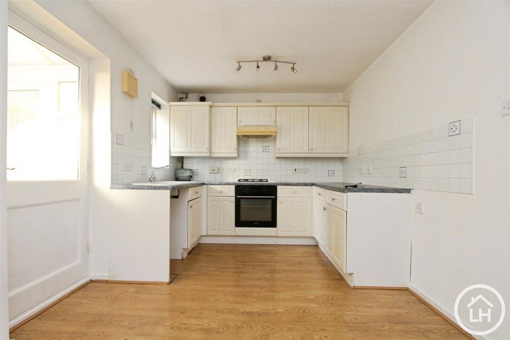 Property photo 1 of 11 Kitchen