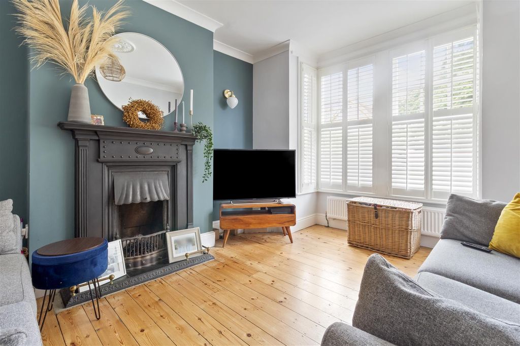 Property photo 2 of 17 19 Ashacre Lane-001.Jpg