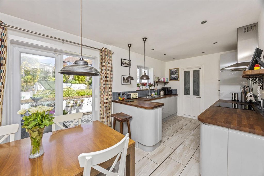 Property photo 2 of 17 Kitchen/Dining Room