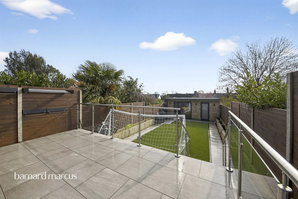 Property photo 3 of 14