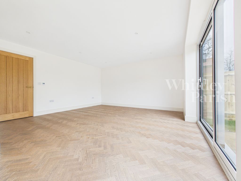 Property photo 3 of 27 Cam04332G0-Pr0620-Still020