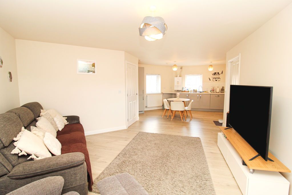 Property photo 2 of 11 Living Room/Kitchen/Diner