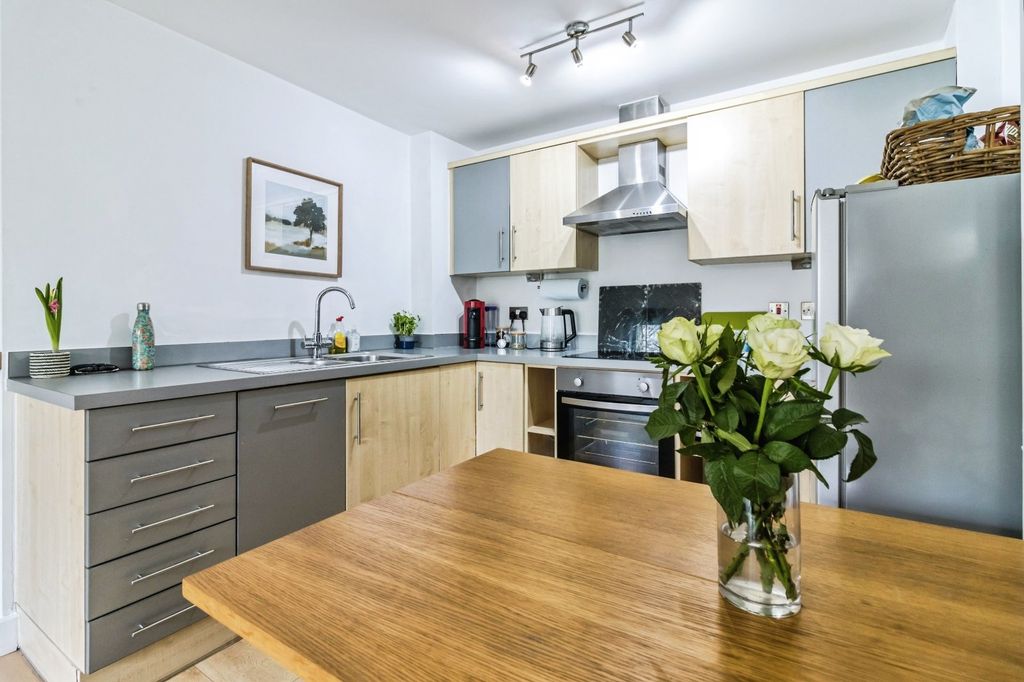 Property photo 3 of 10 Kitchen