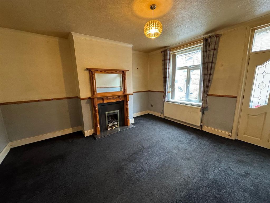 Property photo 2 of 13 Lounge
