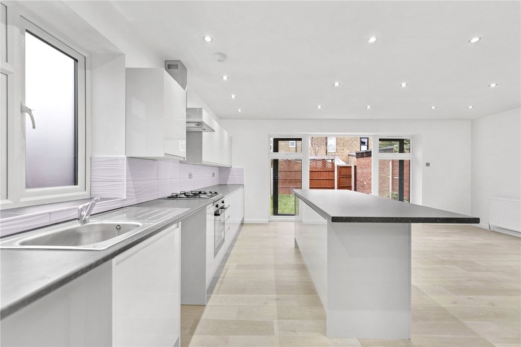 Property photo 3 of 27 Picture No. 04