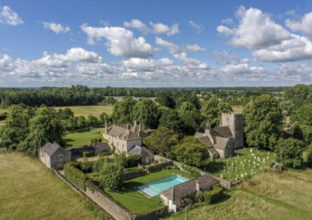 Property photo 1 of 32