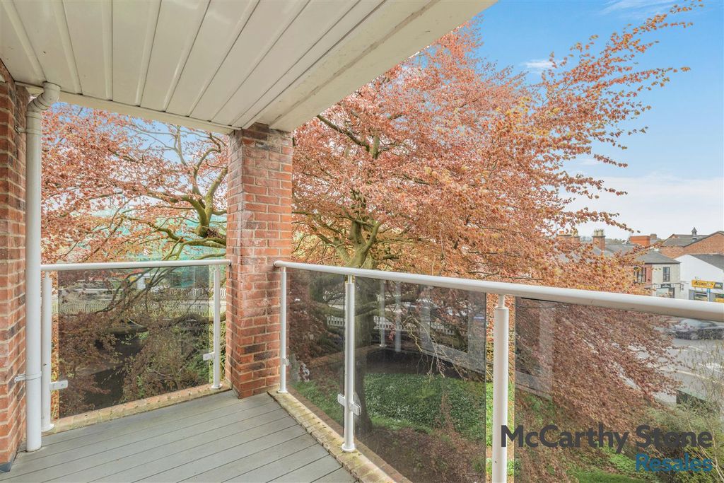 Property photo 3 of 31 8688366-Exterior02.Jpg